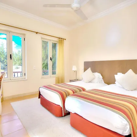 Вилла Monte Rei 2 Bed Linked Вила-Нова-де-Касела